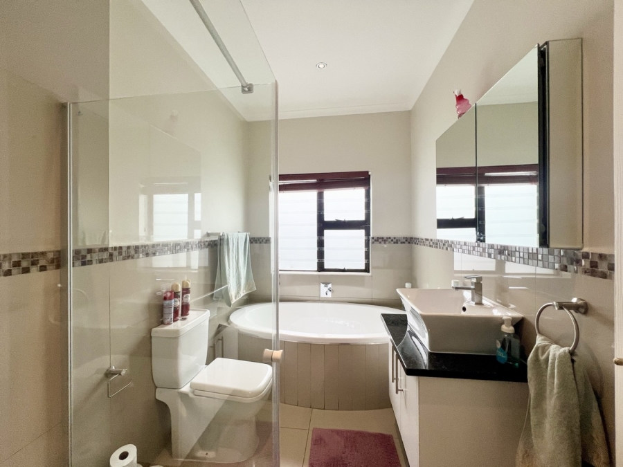 5 Bedroom Property for Sale in Parklands North Western Cape